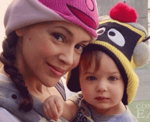 Alyssa Milano Pumped Breast Milk Every 2 Hours On Set