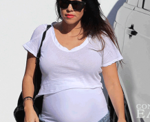 Kourtney Kardashian Pregnant 3rd Time, Kept Secret